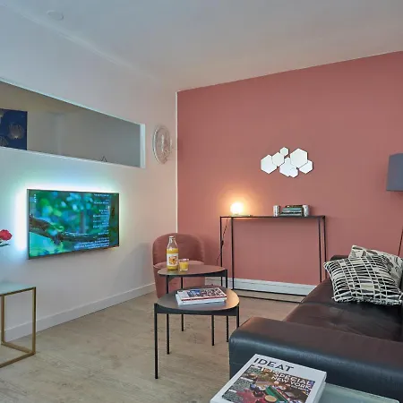 Apartament Carrara *
